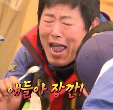 정신없음 잠깐 스톱 얘들아 스탑 그만 기다려 성동일 숟가락