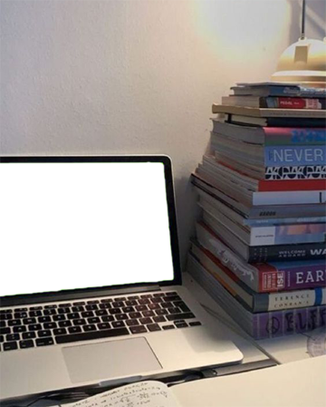 책상위 노트북 만능짤 생성기