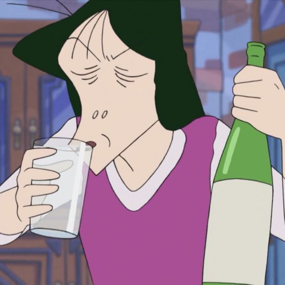 짱구 술 한잔 컵으로 벌컥 소주 병나발 짱구엄마