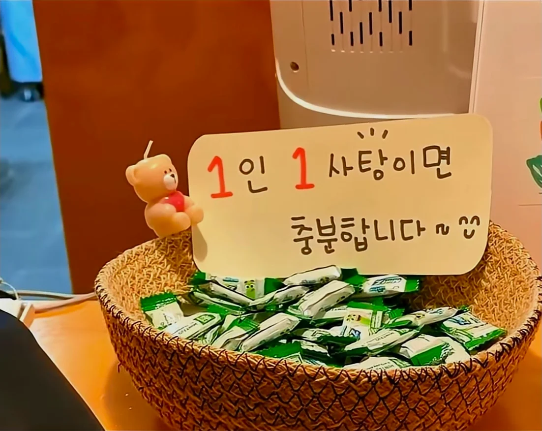 식당에서 서비스 주면서 욕먹는 방법